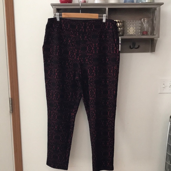 Thalia Sodi Pants - Thalia Sodi pants red & black floral elastic waist, stretch fabric, pock…